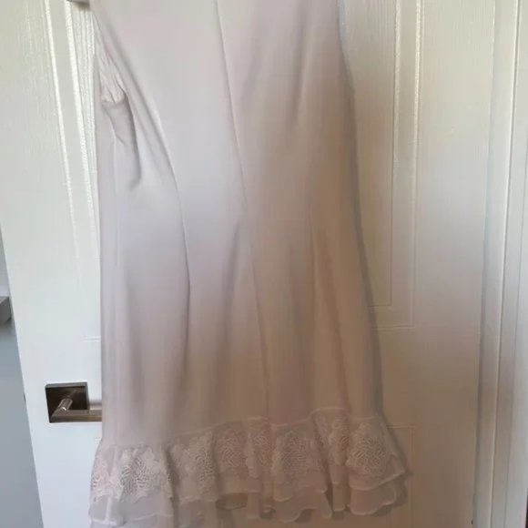 💥CALVIN KLEIN WHITE DRESS💥✨PERFECT CONDITION✨ ⁉️ MAKE AN OFFER ⁉️ - Picture 2 of 3